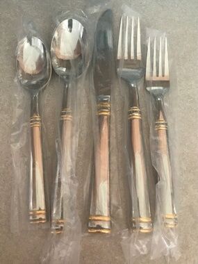 NEW Cambridge Tuscany Gold Band18/10 High Quality 5pcs flatware boxed!